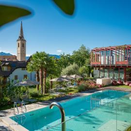 Hotel Goldener Stern, hotel di Caldaro