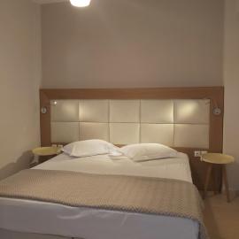 Villa Roussa City Center, hotel em Fira