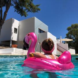 Made iN2 Creative Guest House, hotel in Montargil