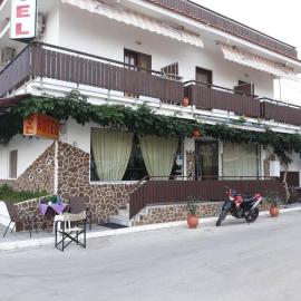 Hotel Paralia, khách sạn ở Néa Karváli