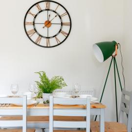 Albatross House - Comfy Home with Parking, hotel in Slough