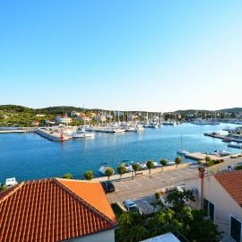 House Klarin, hotel a Jezera