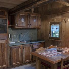 Le petit chalet, מלון בCrépin