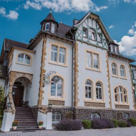 Alte Landratsvilla Hotel Bender, hótel í Westerburg