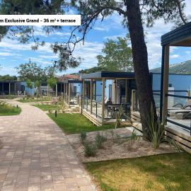 Victoria Mobilehome in Padova Premium Camping Resort, hotel en Banjol
