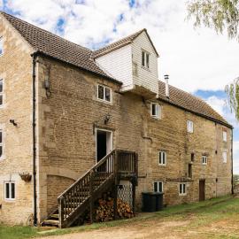 Fletland Mill and Holiday Hamlet - 18th century watermill, in stunning location near Stamford, hotel u gradu Stamford