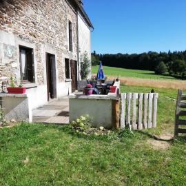 gite les chaumeix – hotel w mieście Prondines