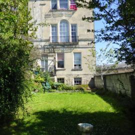 Central Georgian Garden Flat with Free Parking, hotel u Bathu