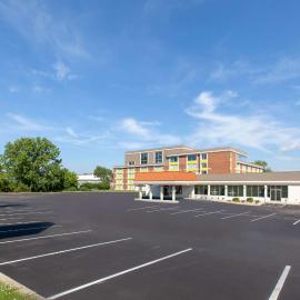Days Inn & Suites by Wyndham Grand Rapids Near Downtown: Grand Rapids şehrinde bir otel