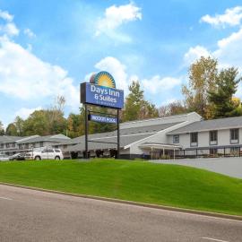 Days Inn & Suites by Wyndham Wisconsin Dells: Wisconsin Dells şehrinde bir otel