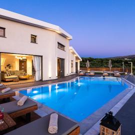 TreeTop Villa I, Private Pool, BBQ & Playground, By ThinkVilla