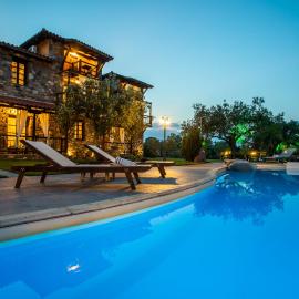Ta Petrina, hotel in Vourvourou