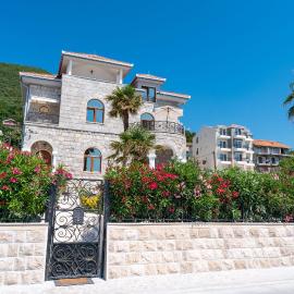 Villa Garden Beach, hotel in Bijela