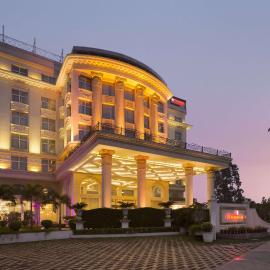Ramada Plaza By Wyndham, Chandigarh Zirakpur, khách sạn ở Chandīgarh