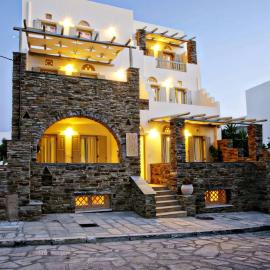 Tiniotissa Studios, hotel sa Tinos Town