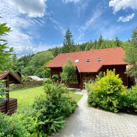 Platán Vendégház, hotel in Izvoare