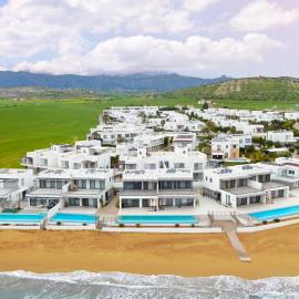 Caesar Beach Villas and Apartments、Gastriaのホテル