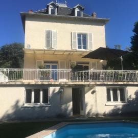 Les studios de l'Horloge, hotell i Écully