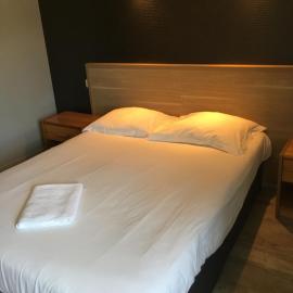 Hôtel le Bretagne et Restaurant Le Papillon, khách sạn ở Gorron