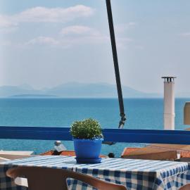 Seaview- 2 Space - selfcatering Apartment - Helen No 3, hotel in Xiropigado