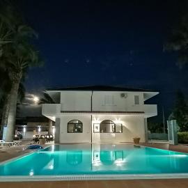 Villa Laura Residence Hotel Apartments & Studios, hotel di Ascea