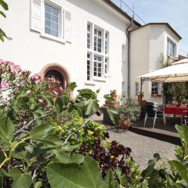 Bio-Weingut, Gästehaus und Kräuterhof