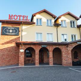 Dworek Nad Stawem & Łaźnia Piwna, hotel en Ostrów Mazowiecka