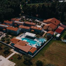 Resort Zatišje، فندق في سافودريا