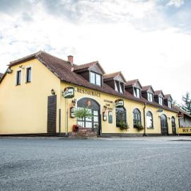 Penzion Zlaté Slunce, hotel in Chocenice