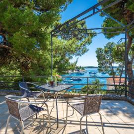 Sunny Days ''Sara'' - ZF Hvar