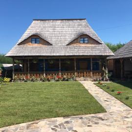 Casa Colț din Maramureș - Old Traditional House, hotel in Ocna Şugatag