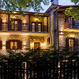 4 Epohes, hotel in Elati