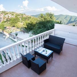 mirmidones Anesis, hotel Agreliá városában