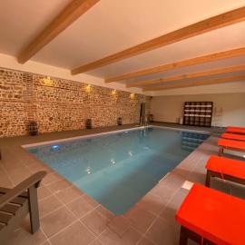 Hôtel-Spa-Piscine Le Petit Castel Beuzeville-Honfleur, hotel v mestu Beuzeville