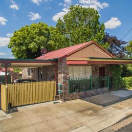 Central Armidale 2-Bedroom Apartment