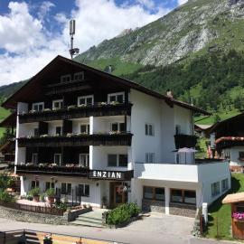 Ferienhaus Enzian, hotel a Prägraten am Grossvenediger