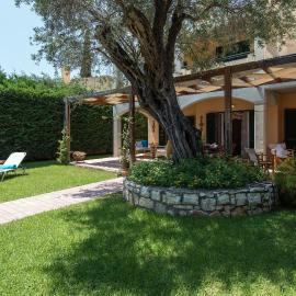 BIANCO BLU: Barbati şehrinde bir otel