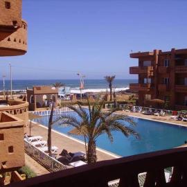 Appartement high standing piscine jardin mer proche Mohammedia, hotel em Figuiq