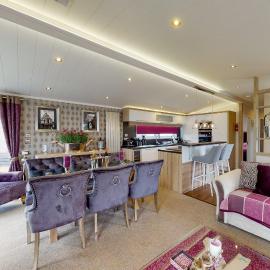 Tattershall VIP Lodge- Lakeside setting with hot tub and private fishing peg situated on Osprey lake tattershall park, hotel a Tattershall