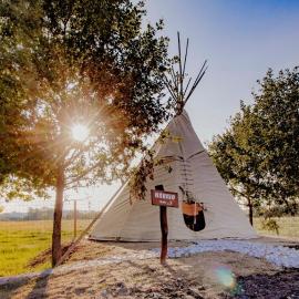 Residence Safari Resort - Teepee Village, hotel u gradu Borovany