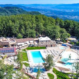 Chianti Glamping Resort, hotel di Cavriglia