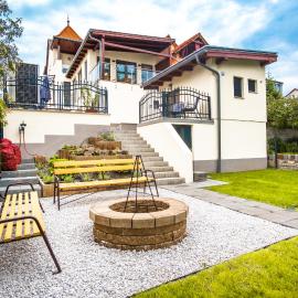 Kiss-Henézi Guest House, hotel in Keszthely