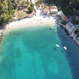 Zen-Pok House on the Beach - Pokrivenik, hotel in Zastražišće