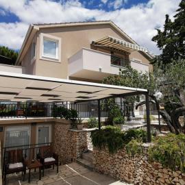 Apartments Maslina, hotel in Primošten