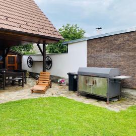 U nás na chalupě, hotel u gradu Borovany
