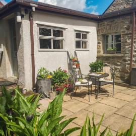 The Byre, Hotel in Llandyfrydog