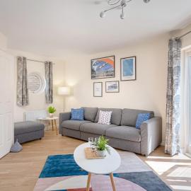 2 Bedroom City Centre Townhouse - with Parking