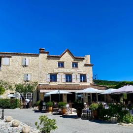 Auberge du Vieux Château, מלון בקאברי