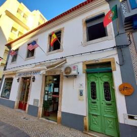 Aloha Hostel, hotel in Portimão