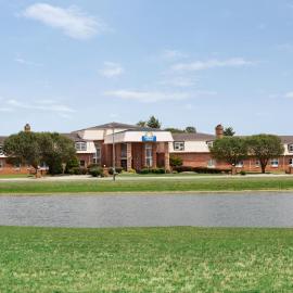 Days Inn and Suites by Wyndham Sikeston, готель у місті Сайкстон